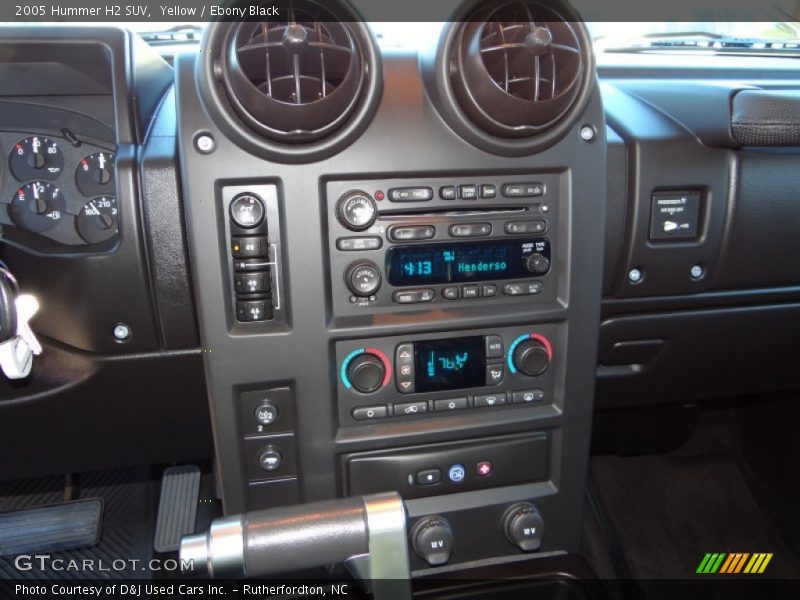 Controls of 2005 H2 SUV