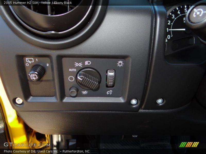 Controls of 2005 H2 SUV