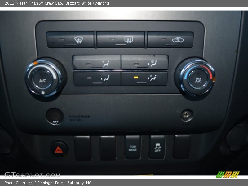 Blizzard White / Almond 2012 Nissan Titan SV Crew Cab