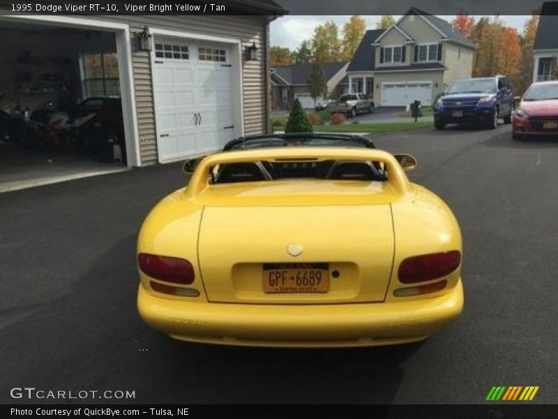 Viper Bright Yellow / Tan 1995 Dodge Viper RT-10