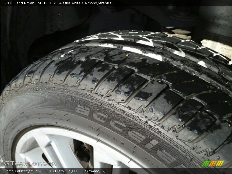 Alaska White / Almond/Arabica 2010 Land Rover LR4 HSE Lux