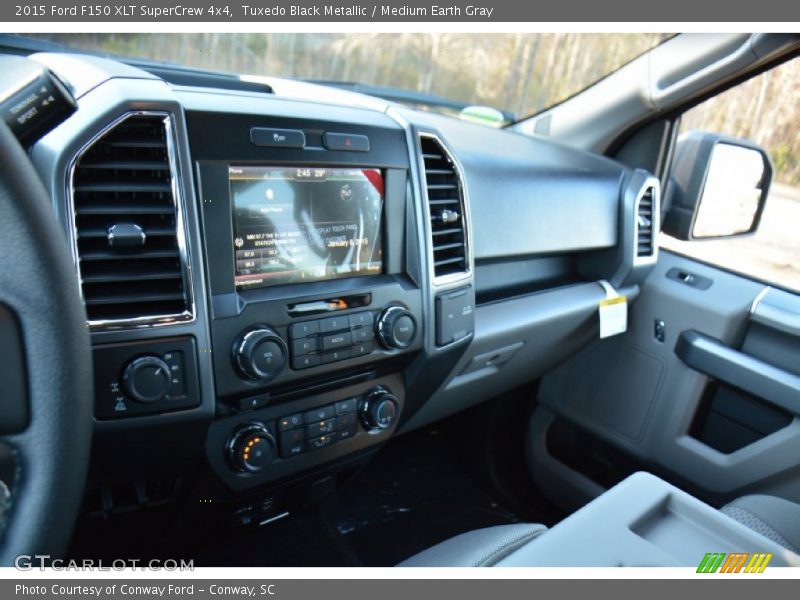 Tuxedo Black Metallic / Medium Earth Gray 2015 Ford F150 XLT SuperCrew 4x4