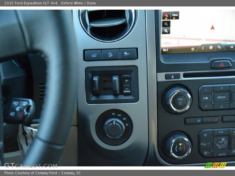 Oxford White / Dune 2015 Ford Expedition XLT 4x4