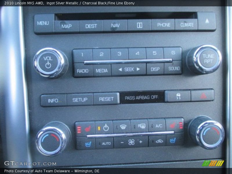 Ingot Silver Metallic / Charcoal Black/Fine Line Ebony 2010 Lincoln MKS AWD
