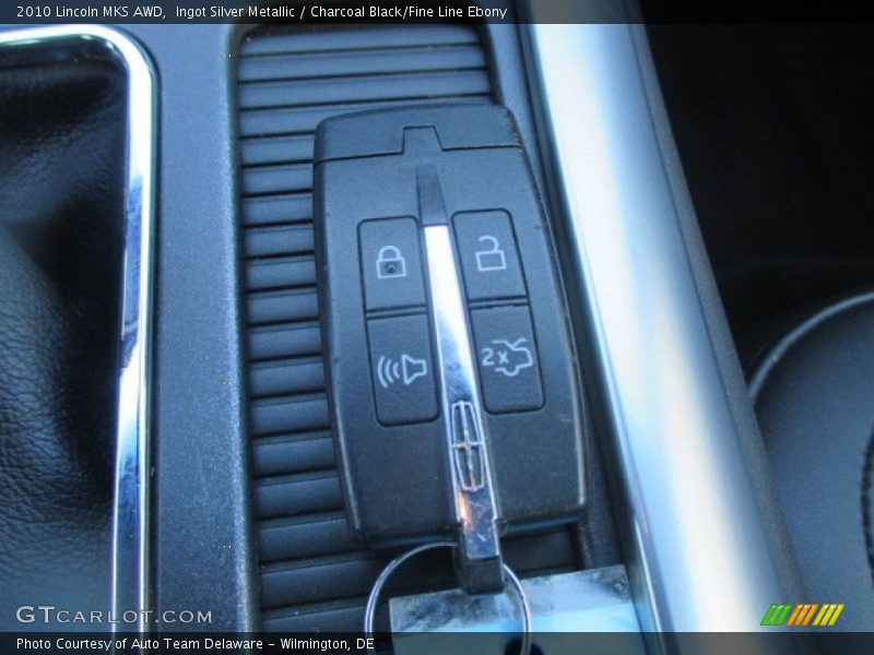 Ingot Silver Metallic / Charcoal Black/Fine Line Ebony 2010 Lincoln MKS AWD