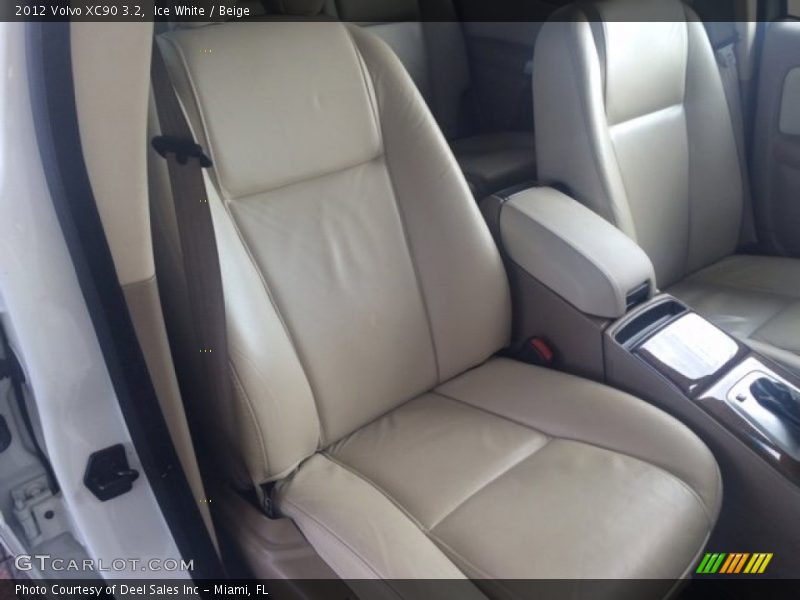 Ice White / Beige 2012 Volvo XC90 3.2