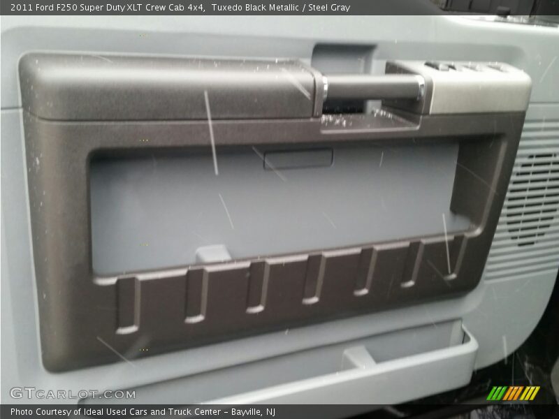 Tuxedo Black Metallic / Steel Gray 2011 Ford F250 Super Duty XLT Crew Cab 4x4