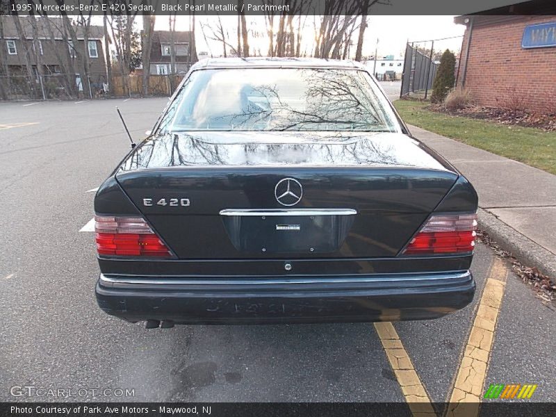 Black Pearl Metallic / Parchment 1995 Mercedes-Benz E 420 Sedan