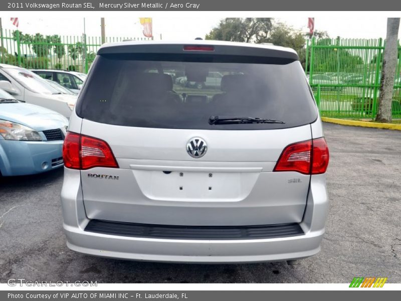 Mercury Silver Metallic / Aero Gray 2011 Volkswagen Routan SEL