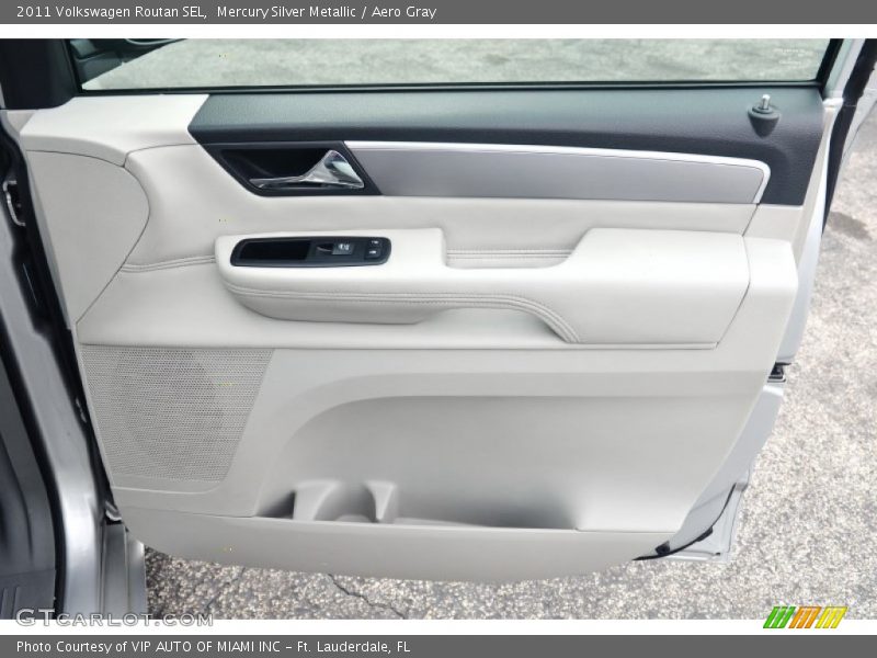 Mercury Silver Metallic / Aero Gray 2011 Volkswagen Routan SEL