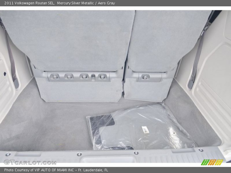  2011 Routan SEL Trunk