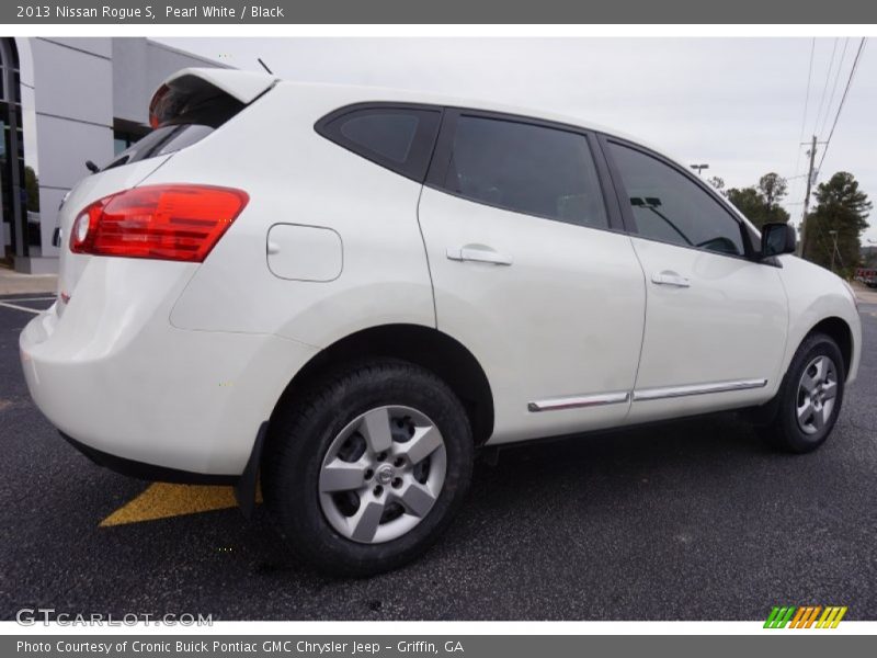 Pearl White / Black 2013 Nissan Rogue S