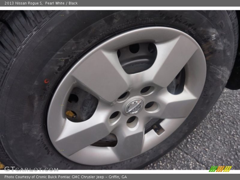 Pearl White / Black 2013 Nissan Rogue S
