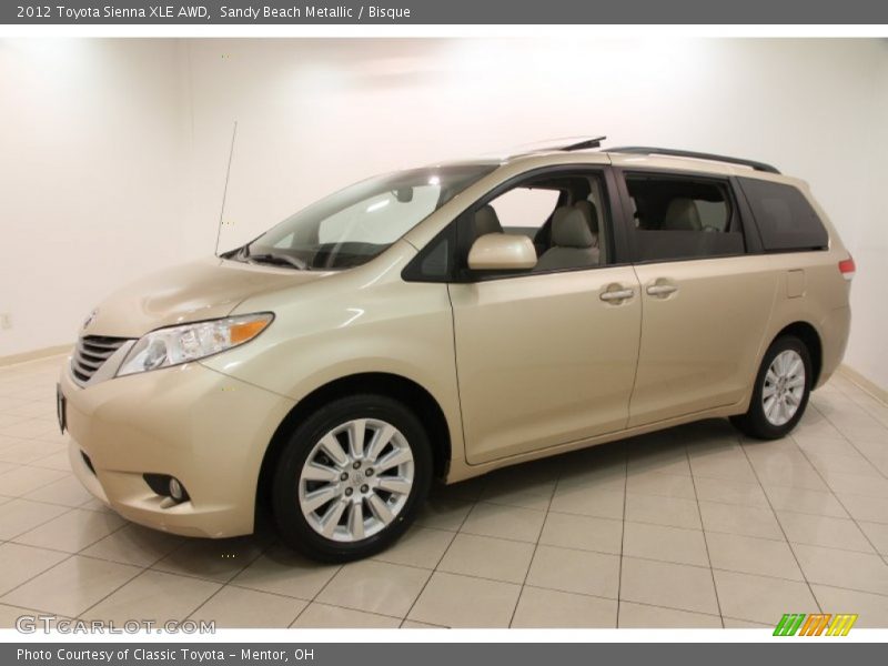 Front 3/4 View of 2012 Sienna XLE AWD