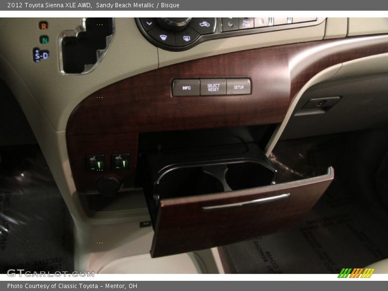 Controls of 2012 Sienna XLE AWD