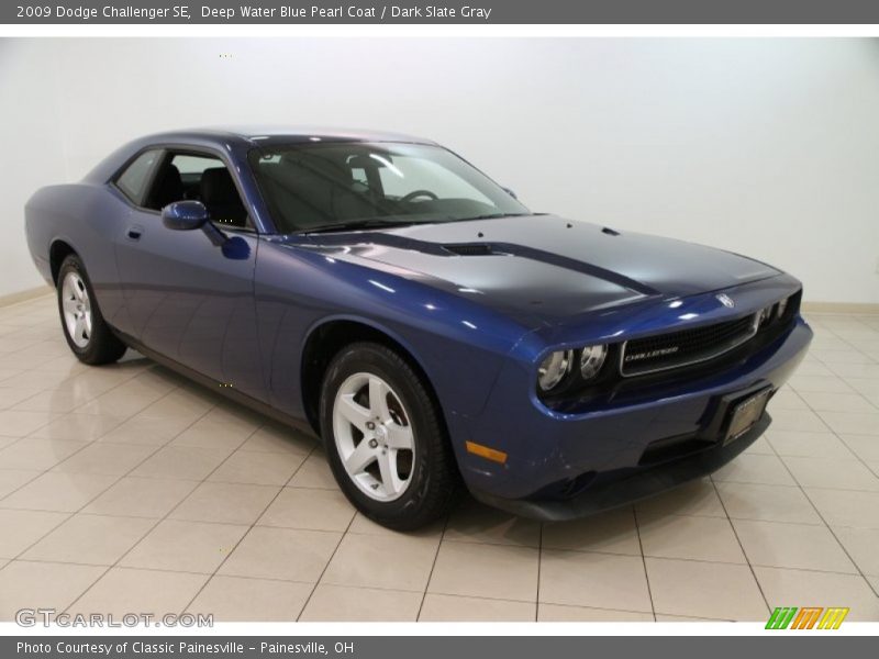 Front 3/4 View of 2009 Challenger SE