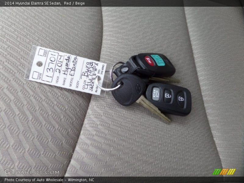 Red / Beige 2014 Hyundai Elantra SE Sedan