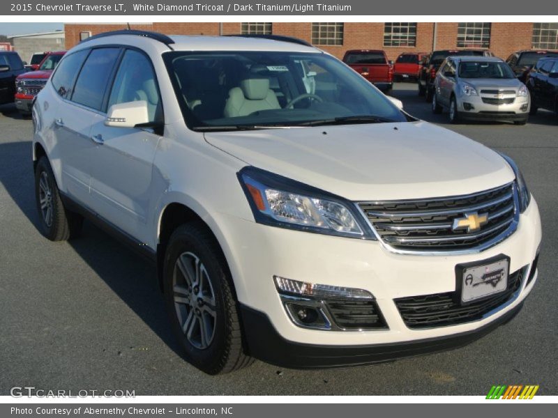 White Diamond Tricoat / Dark Titanium/Light Titanium 2015 Chevrolet Traverse LT