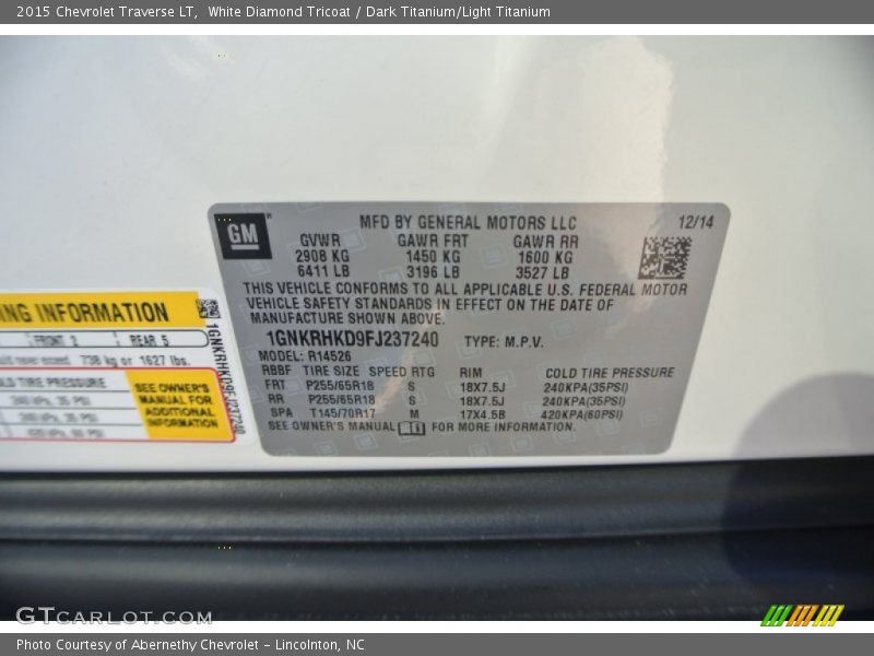 White Diamond Tricoat / Dark Titanium/Light Titanium 2015 Chevrolet Traverse LT