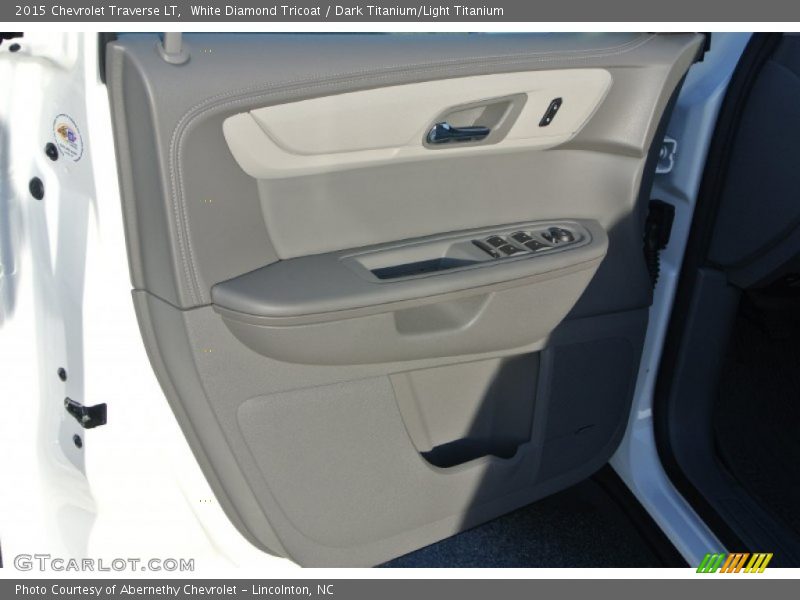 White Diamond Tricoat / Dark Titanium/Light Titanium 2015 Chevrolet Traverse LT