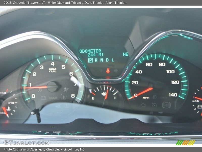 White Diamond Tricoat / Dark Titanium/Light Titanium 2015 Chevrolet Traverse LT