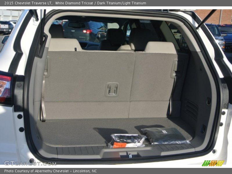 White Diamond Tricoat / Dark Titanium/Light Titanium 2015 Chevrolet Traverse LT