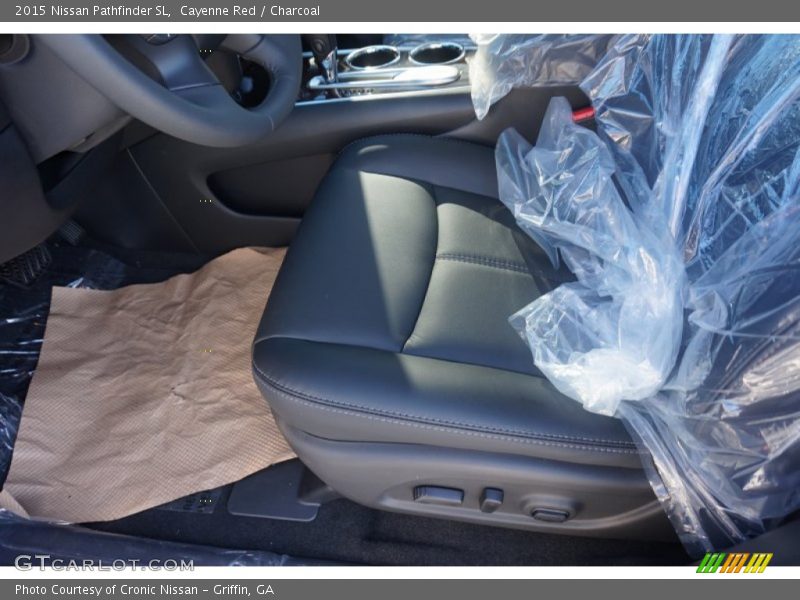 Cayenne Red / Charcoal 2015 Nissan Pathfinder SL