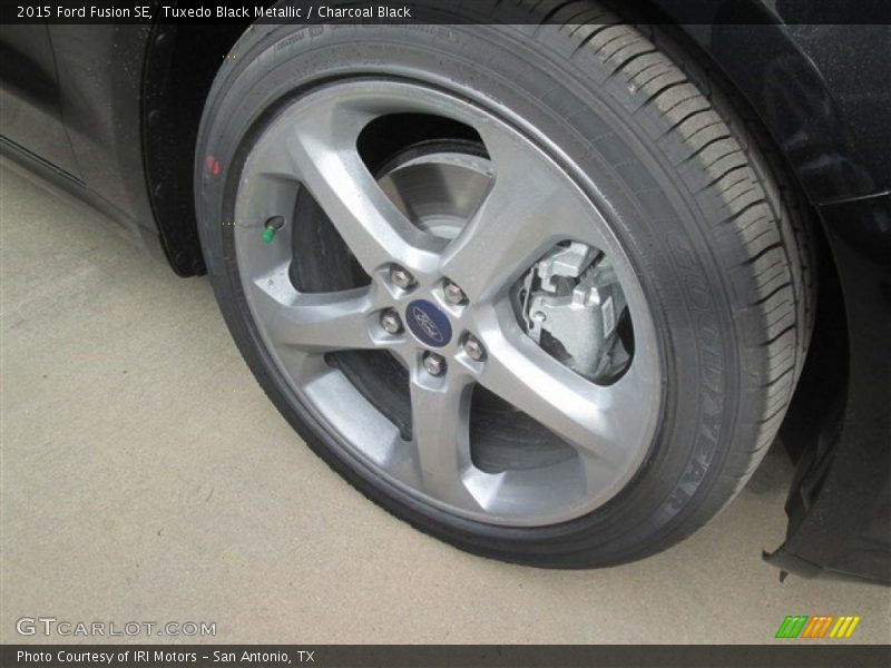 Tuxedo Black Metallic / Charcoal Black 2015 Ford Fusion SE