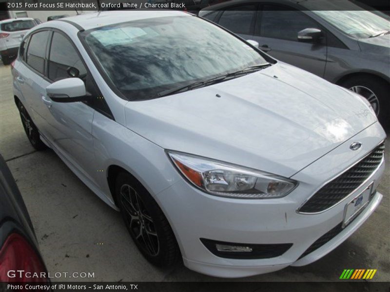 Oxford White / Charcoal Black 2015 Ford Focus SE Hatchback