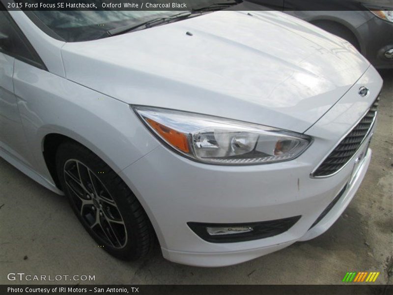 Oxford White / Charcoal Black 2015 Ford Focus SE Hatchback