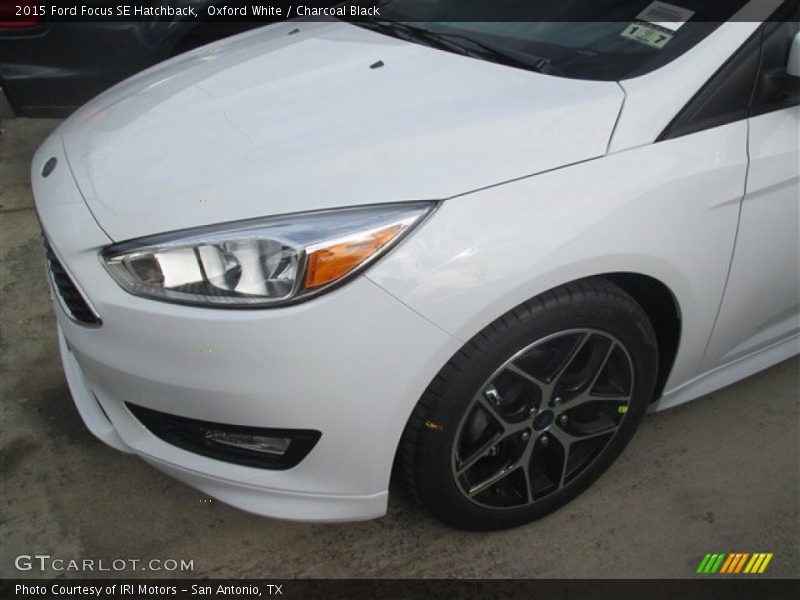 Oxford White / Charcoal Black 2015 Ford Focus SE Hatchback