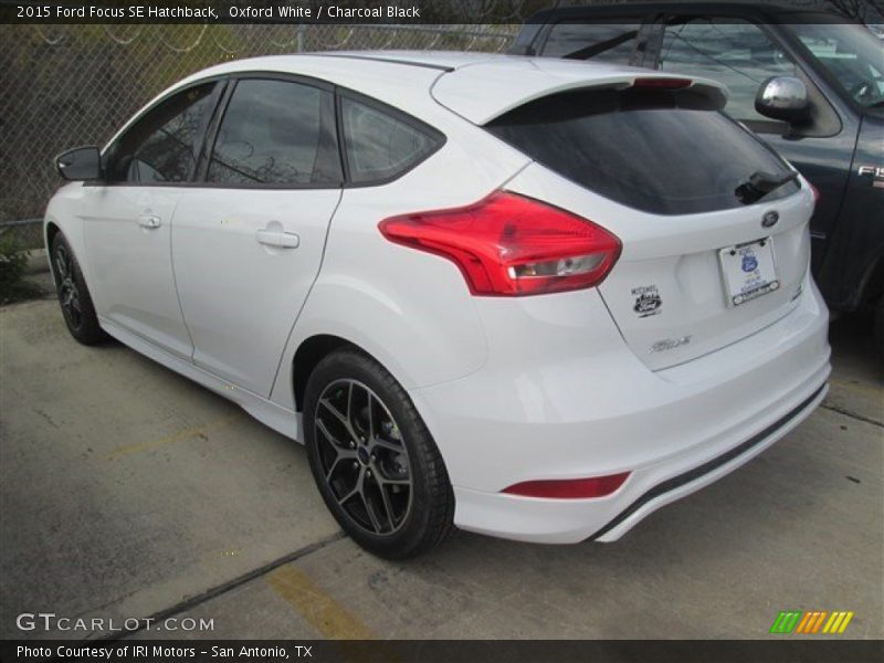 Oxford White / Charcoal Black 2015 Ford Focus SE Hatchback