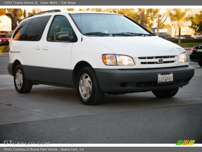 Super White / Oak Beige 1999 Toyota Sienna LE