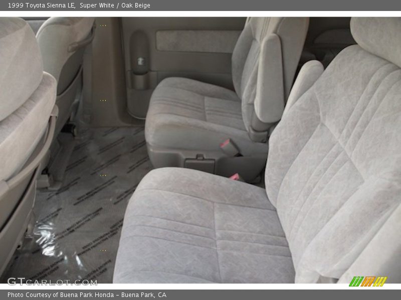 Super White / Oak Beige 1999 Toyota Sienna LE