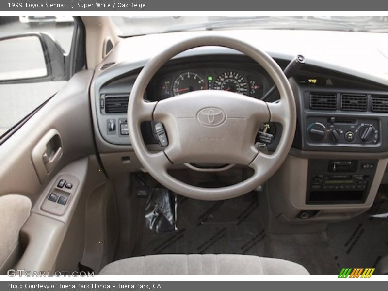 Super White / Oak Beige 1999 Toyota Sienna LE