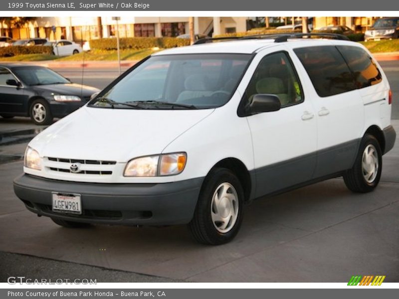 Super White / Oak Beige 1999 Toyota Sienna LE