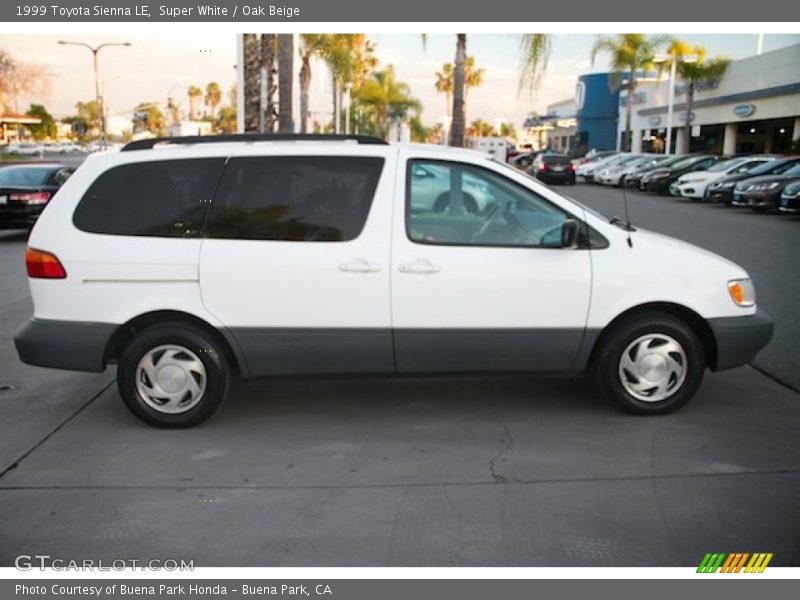 Super White / Oak Beige 1999 Toyota Sienna LE