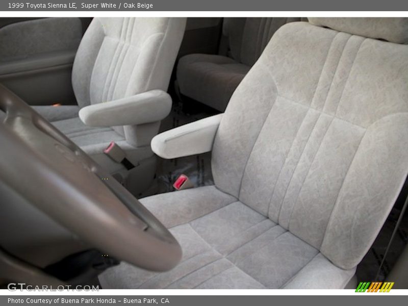 Super White / Oak Beige 1999 Toyota Sienna LE