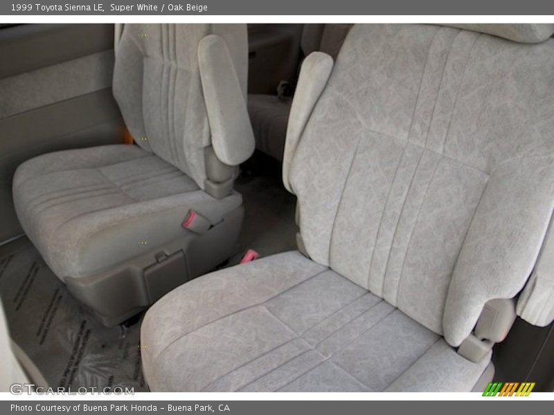 Super White / Oak Beige 1999 Toyota Sienna LE