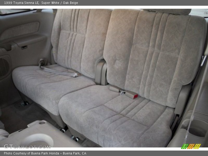 Super White / Oak Beige 1999 Toyota Sienna LE