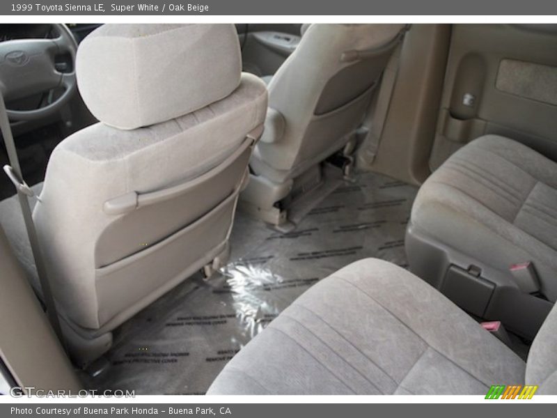 Super White / Oak Beige 1999 Toyota Sienna LE