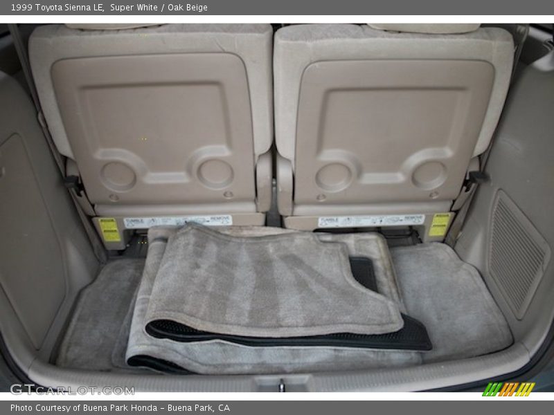 Super White / Oak Beige 1999 Toyota Sienna LE