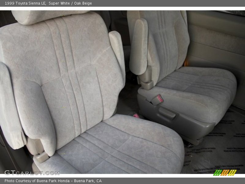 Super White / Oak Beige 1999 Toyota Sienna LE