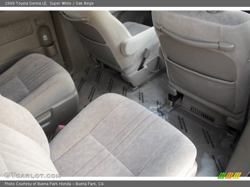 Super White / Oak Beige 1999 Toyota Sienna LE