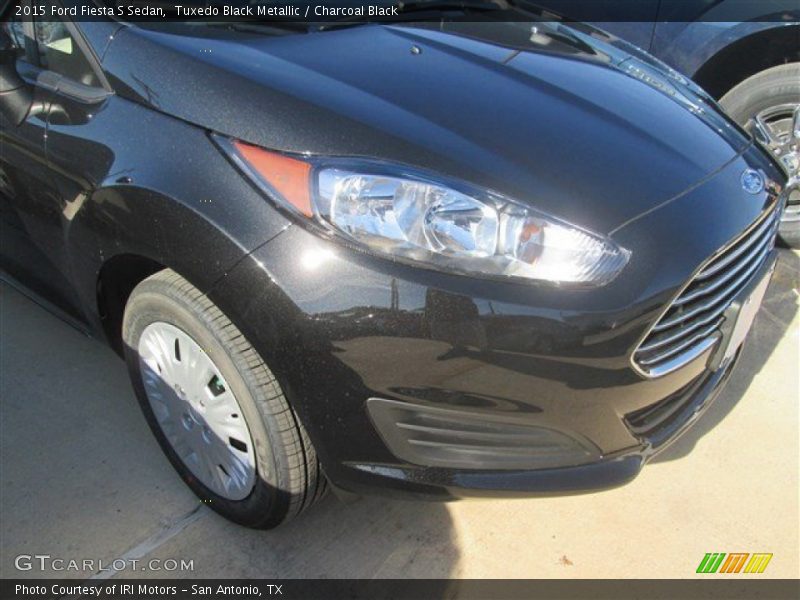 Tuxedo Black Metallic / Charcoal Black 2015 Ford Fiesta S Sedan