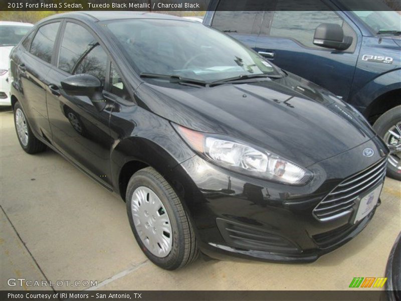 Front 3/4 View of 2015 Fiesta S Sedan