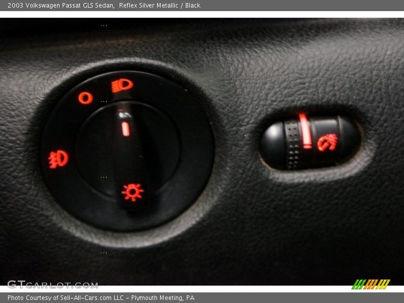 Reflex Silver Metallic / Black 2003 Volkswagen Passat GLS Sedan