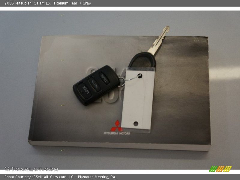 Titanium Pearl / Gray 2005 Mitsubishi Galant ES