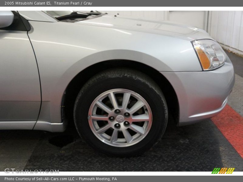 Titanium Pearl / Gray 2005 Mitsubishi Galant ES