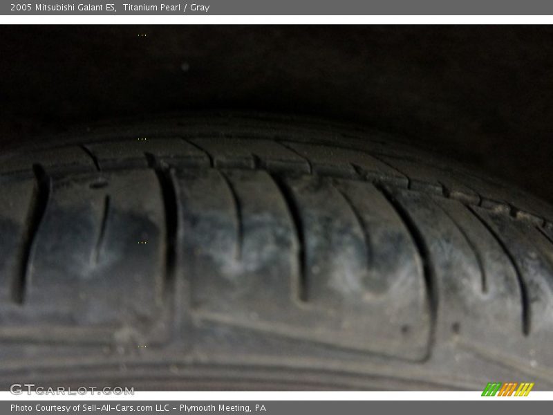 Titanium Pearl / Gray 2005 Mitsubishi Galant ES
